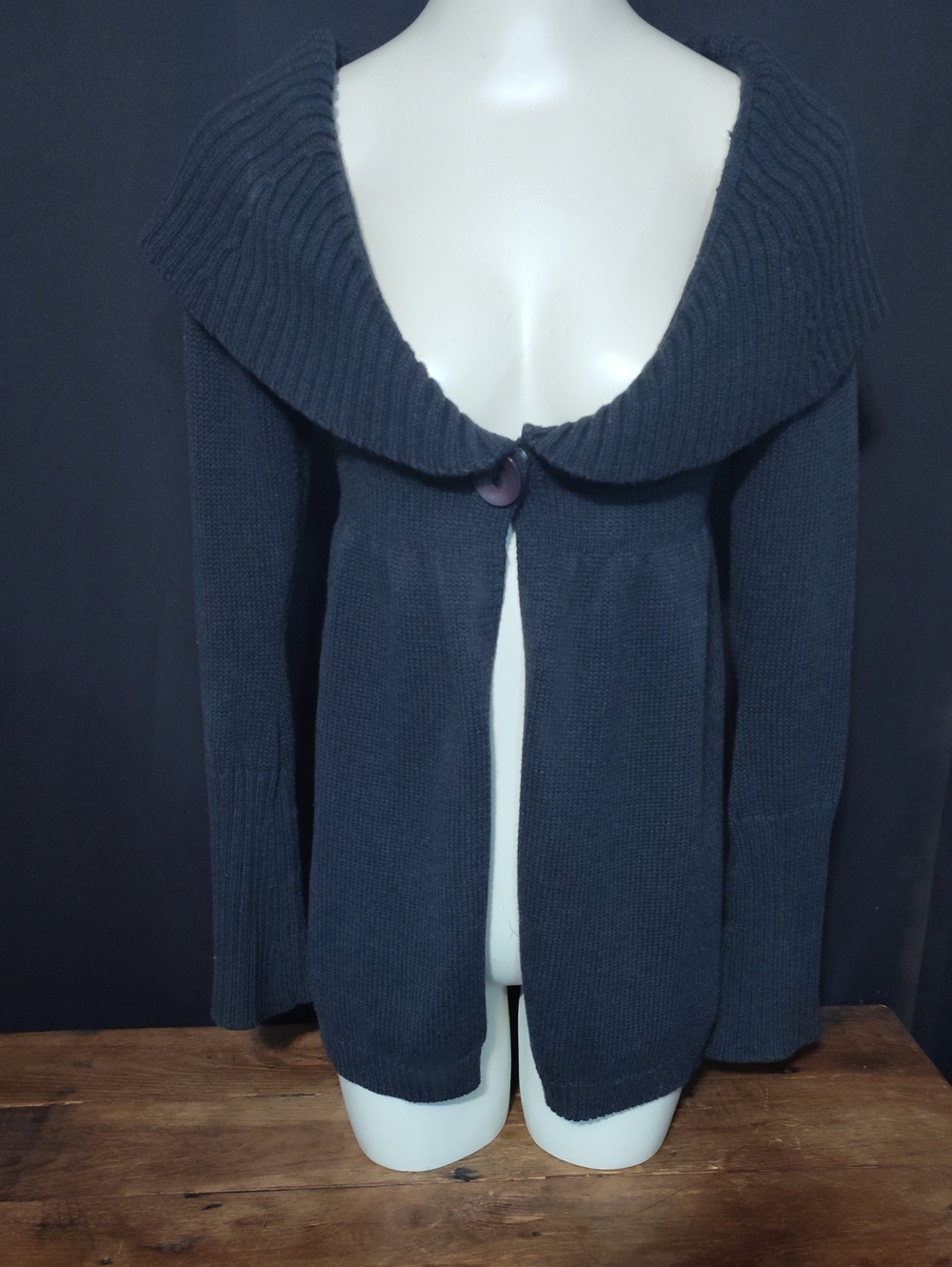 SHAE Charcoal Grey Open-Front Knit Sweater with Wide Collar